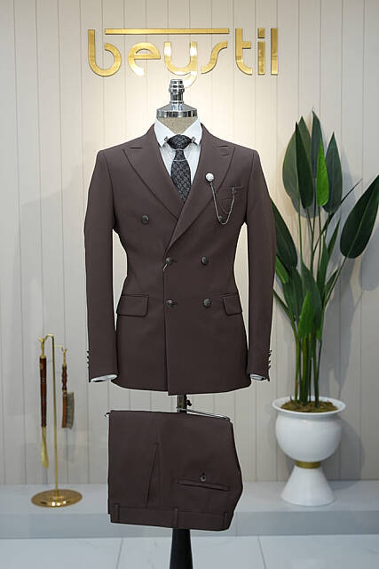 Beystil Sivri Yaka Kahverengi Kruvaze Takım Elbise - Slim Fit - Beystil